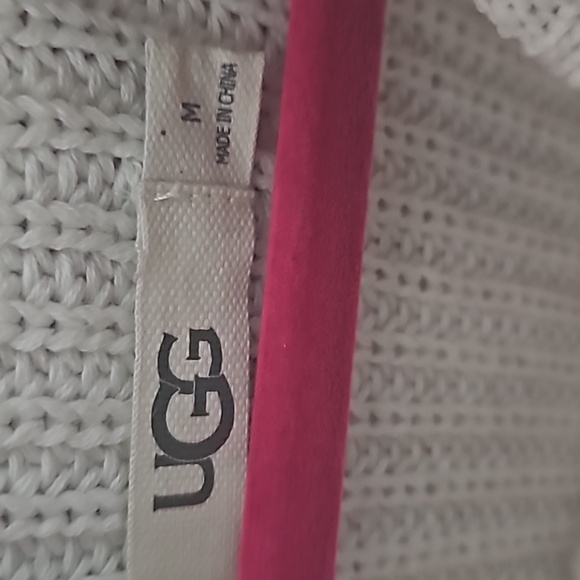 Ugg sweater medium - Picture 2 of 4